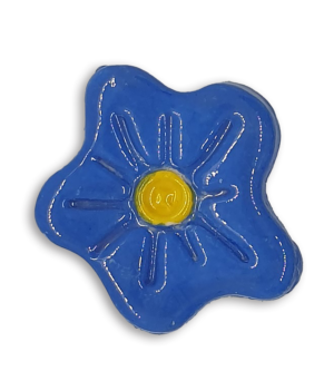 A simple sky blue hand-painted anemone ceramic mosaic insert with a yellow centre.