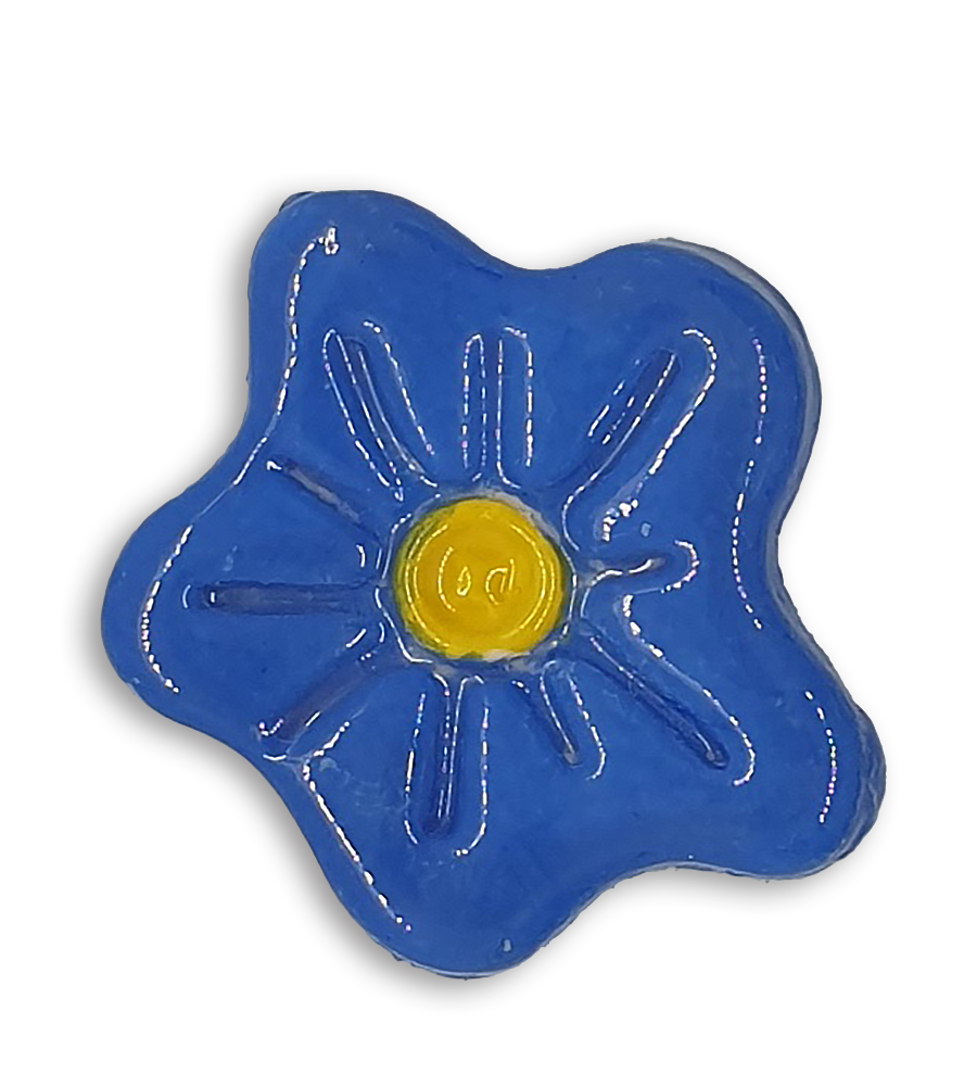 A simple sky blue hand-painted anemone ceramic mosaic insert with a yellow centre.